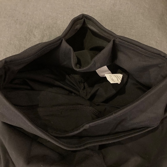 V Cross Waisted Leggings - Picture 5 of 8